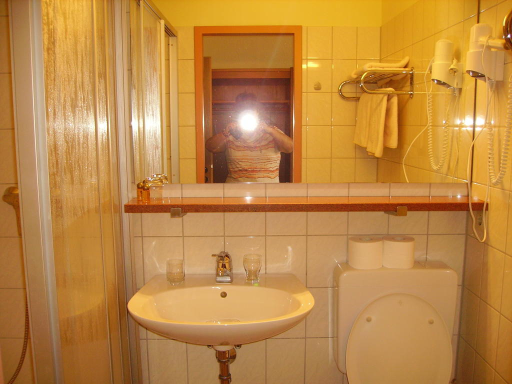 Hotel Zur Erholung Brochthausen Zimmer foto