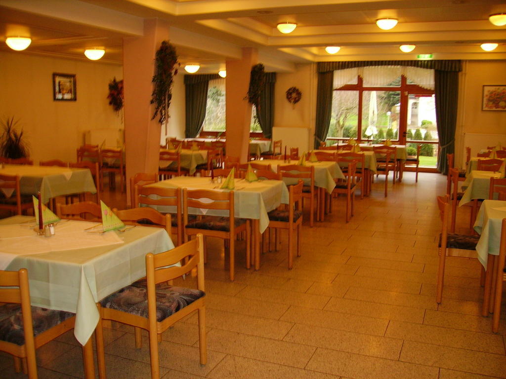Hotel Zur Erholung Brochthausen Exterior foto