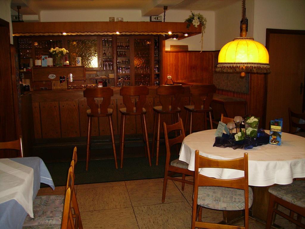 Hotel Zur Erholung Brochthausen Exterior foto